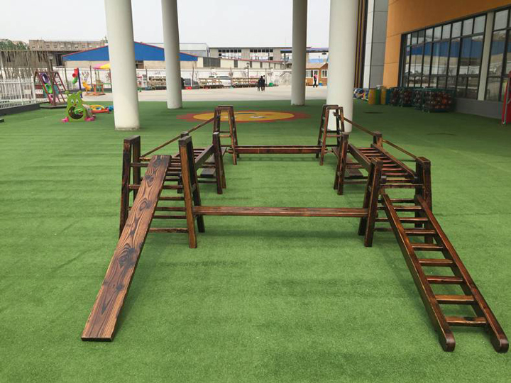 小鸡爬楼游戏_小鸡爬山游戏怎么过_小鸡爬梯子手机游戏
