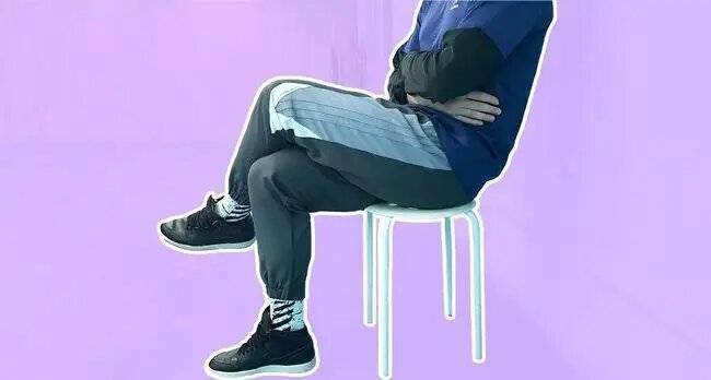打手游拿手机的姿势_学生打手机游戏姿势_拿手机打游戏姿势