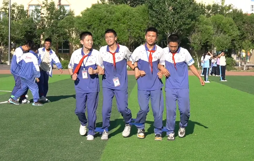 玩手机游戏的收获和感受-手机游戏：释放压力、结识好友与挑战策略的精彩世界